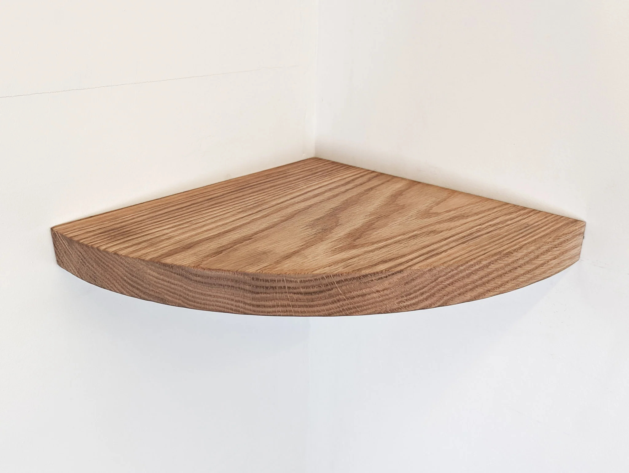 Floating Corner Shelf with Round Edge in Oak - Image 3