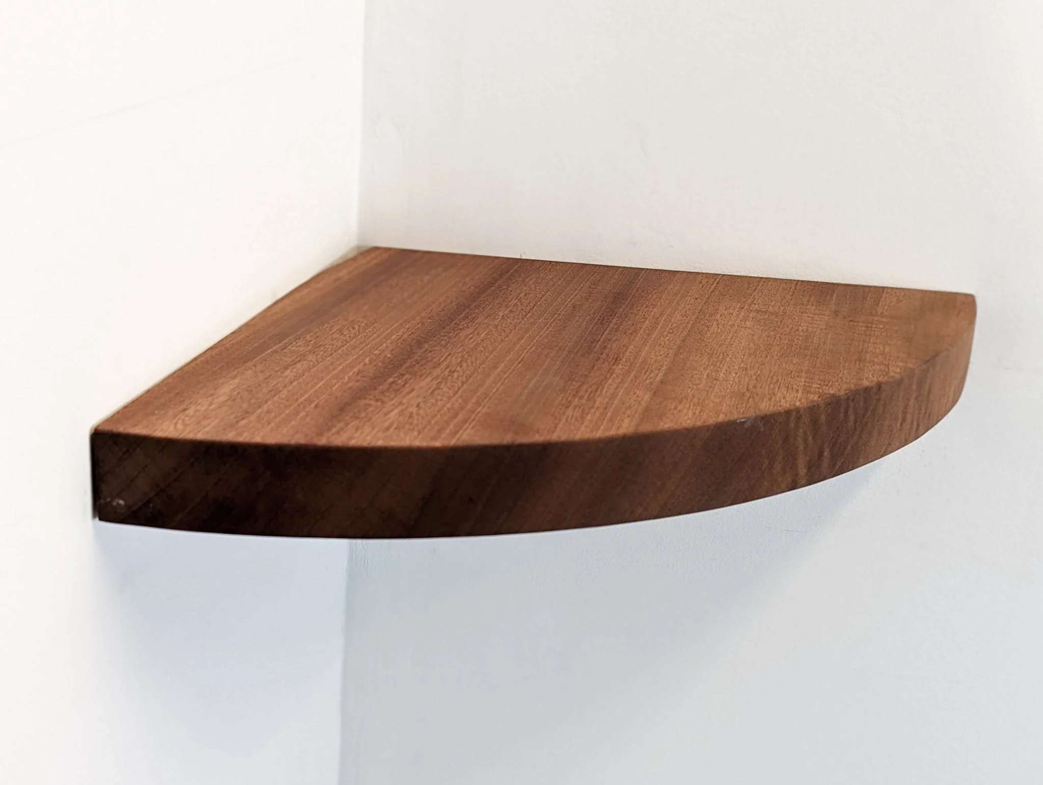 Floating Corner Shelf with Round Edge in Mahogany - Image 3